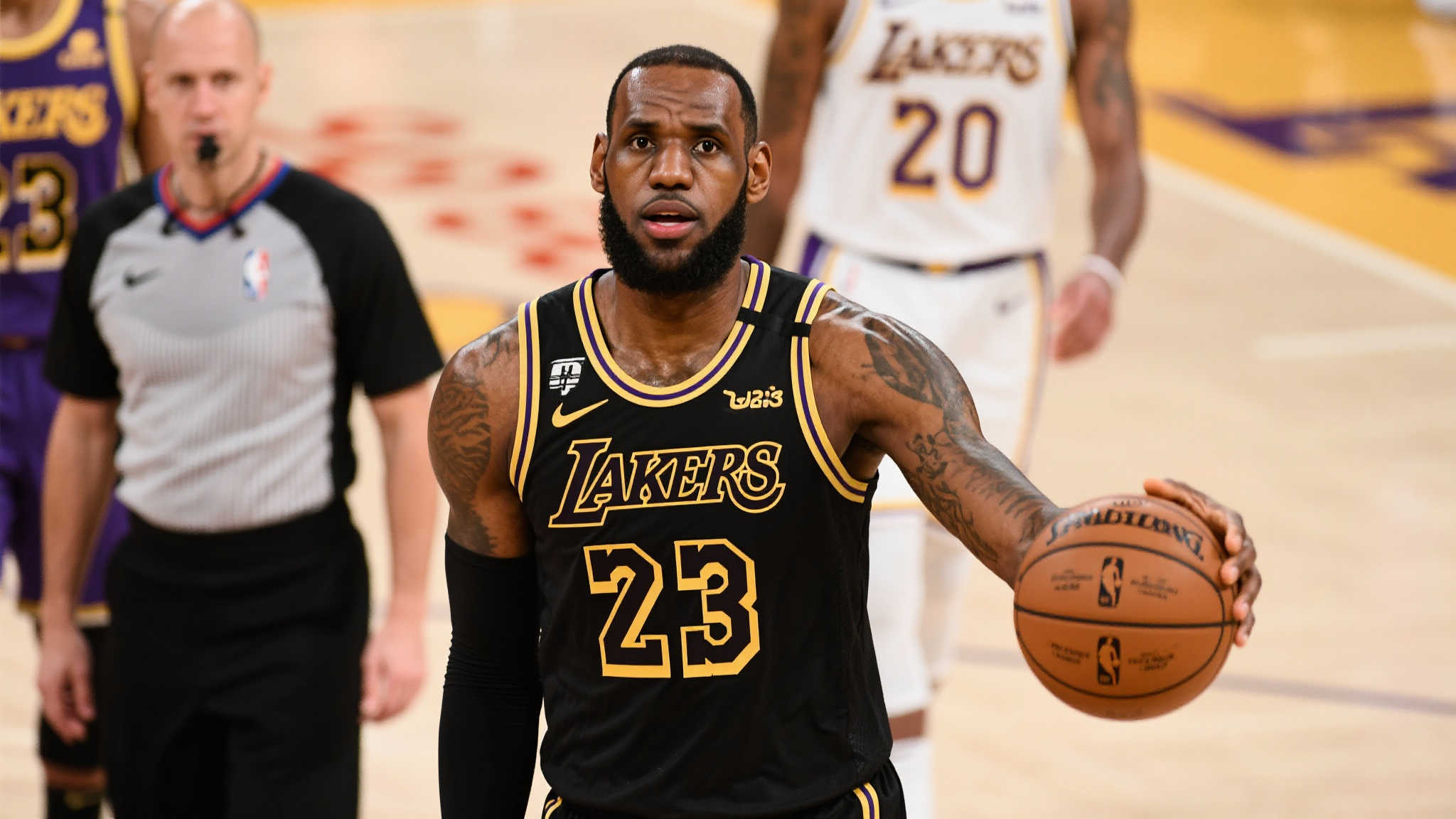 詹姆斯新赛季冲击6项纪录：传奇再续，意外之最引热议